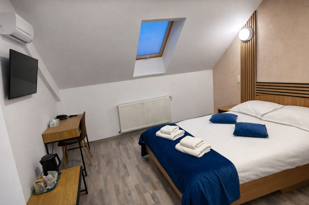 camera dubla pensiunea Ioana 3